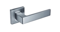 KLAMKA APOLLO NA ROZECIE KWADRATOWEJ CHROM MAT