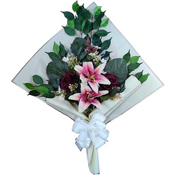 DRW Bukiet Kwiatów dla Cmentarza Bukiet Sztuczne Kwiaty z wazonem na Wazon Boat 78x63x20 cm (Liliums i Róże Granaty)