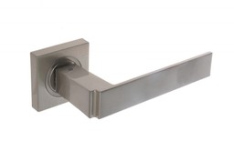 Klamka drzwiowa GAMET MENSA DH12-25K-G7 z rozetą kwadratową, nikiel szczotkowany