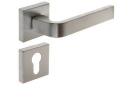 Klamka drzwiowa MONZA z tarczką kwadratową chrom satyna