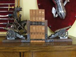 HISTORYCZNE PODPÓRKI DO KSIĄŻEK Z ARMATAMI (K834)