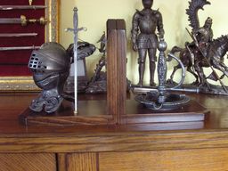 DUŻE PODPÓRKI DO KSIĄŻEK Z GŁOWĄ RYCERZA I POPIELNICĄ (AG53/5)