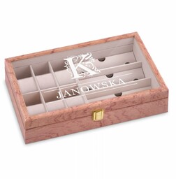 Szkatułka drewniana na zegarki i okulary inicjał z grawerem dla niej