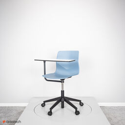 Krzesło biurowe ze stolikiem