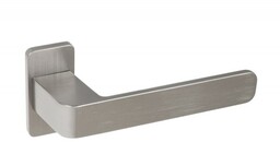Klamko-klamka drzwiowa na krótkim szyldzie H626/SK3S34G6 powłoka inox