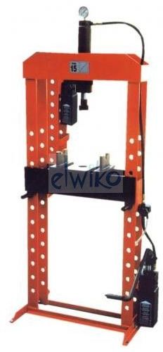 W 50 - prasa hydrauliczna o nacisku 50t